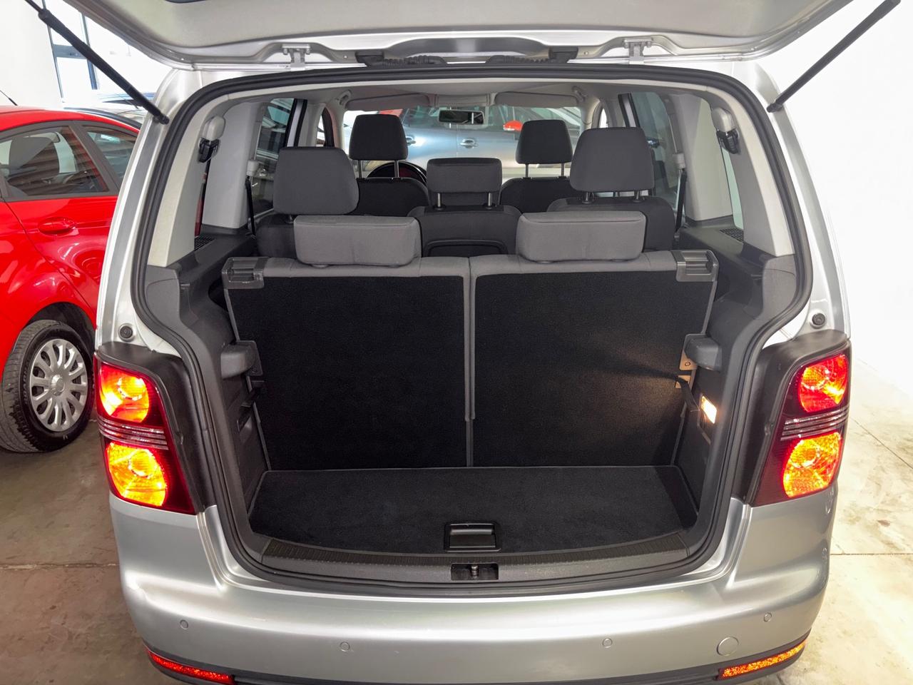 Volkswagen Touran 2.0 TDI 7 POSTI