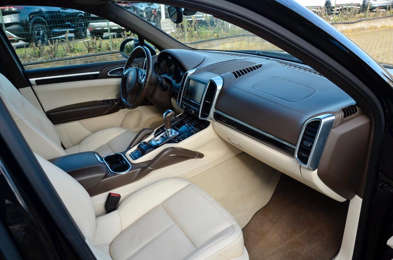 PORSCHE CAYENNE 3.0 V6 TDI 245cv TIPTRONIC, SERVICE BOOK PRESENTE, UFF ITALIANA, PELLE TOTALE, 21″, PERMUTE