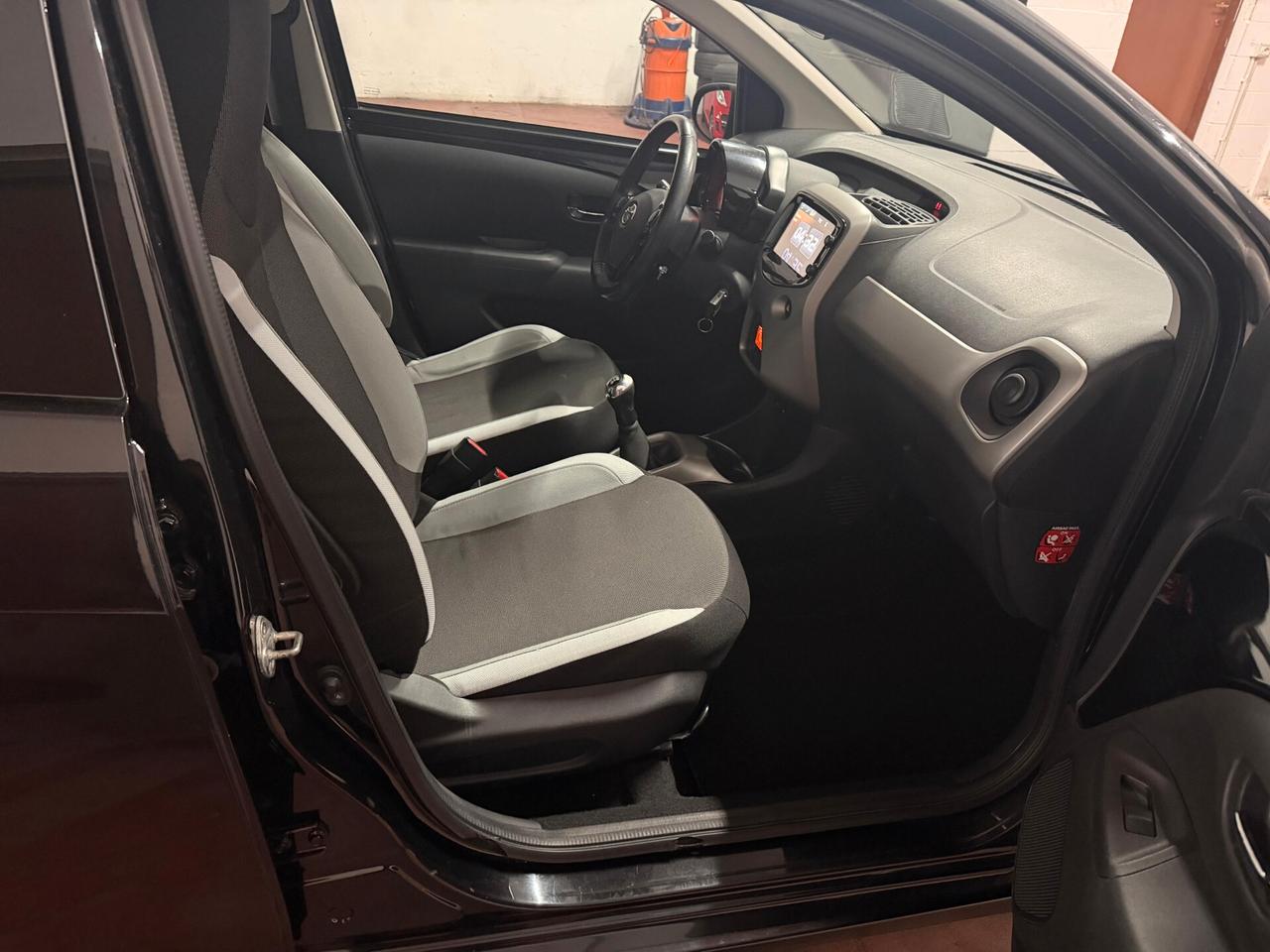 Toyota Aygo 1.0 VVT-i 69 CV 5P X-BLACK TSS NEOPAT