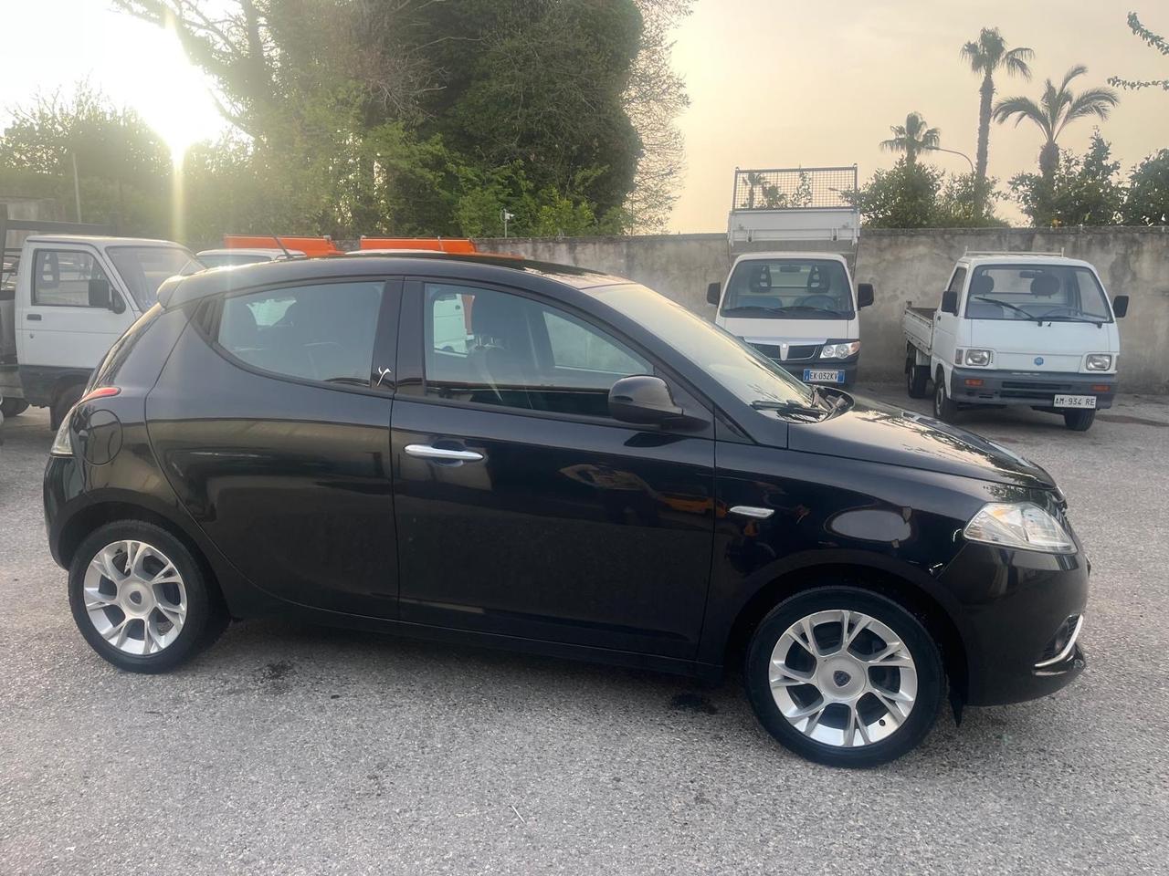 Lancia ypsilon-1.2 benz-full-11/2016