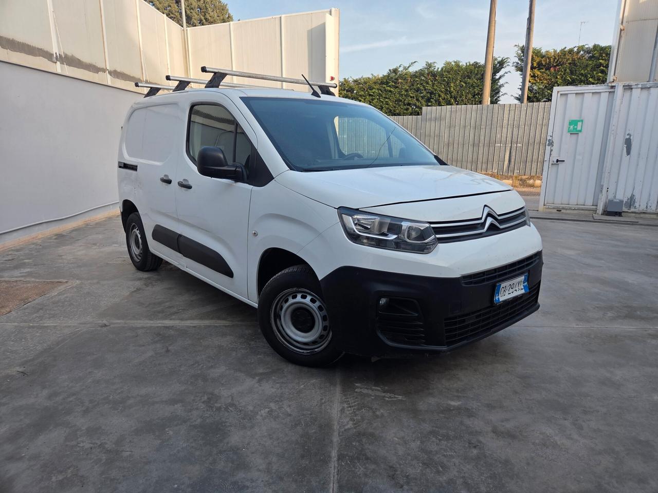 NOLEGGIA O ACQUISTA CITROEN BERLINGO 1.5 100CV 3 POSTI