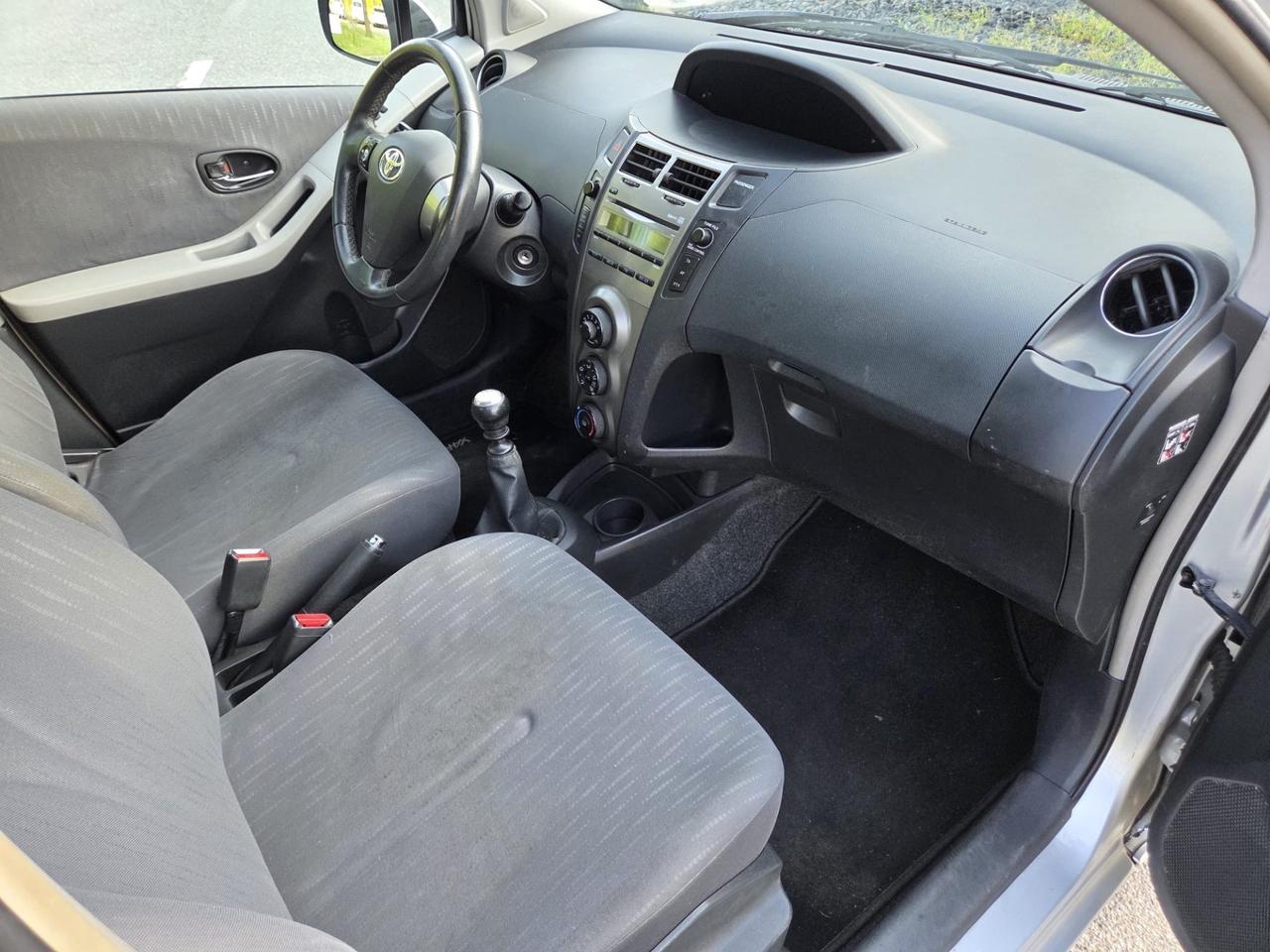 Toyota Yaris 1.3 5 porte Sol*Neo patentati *