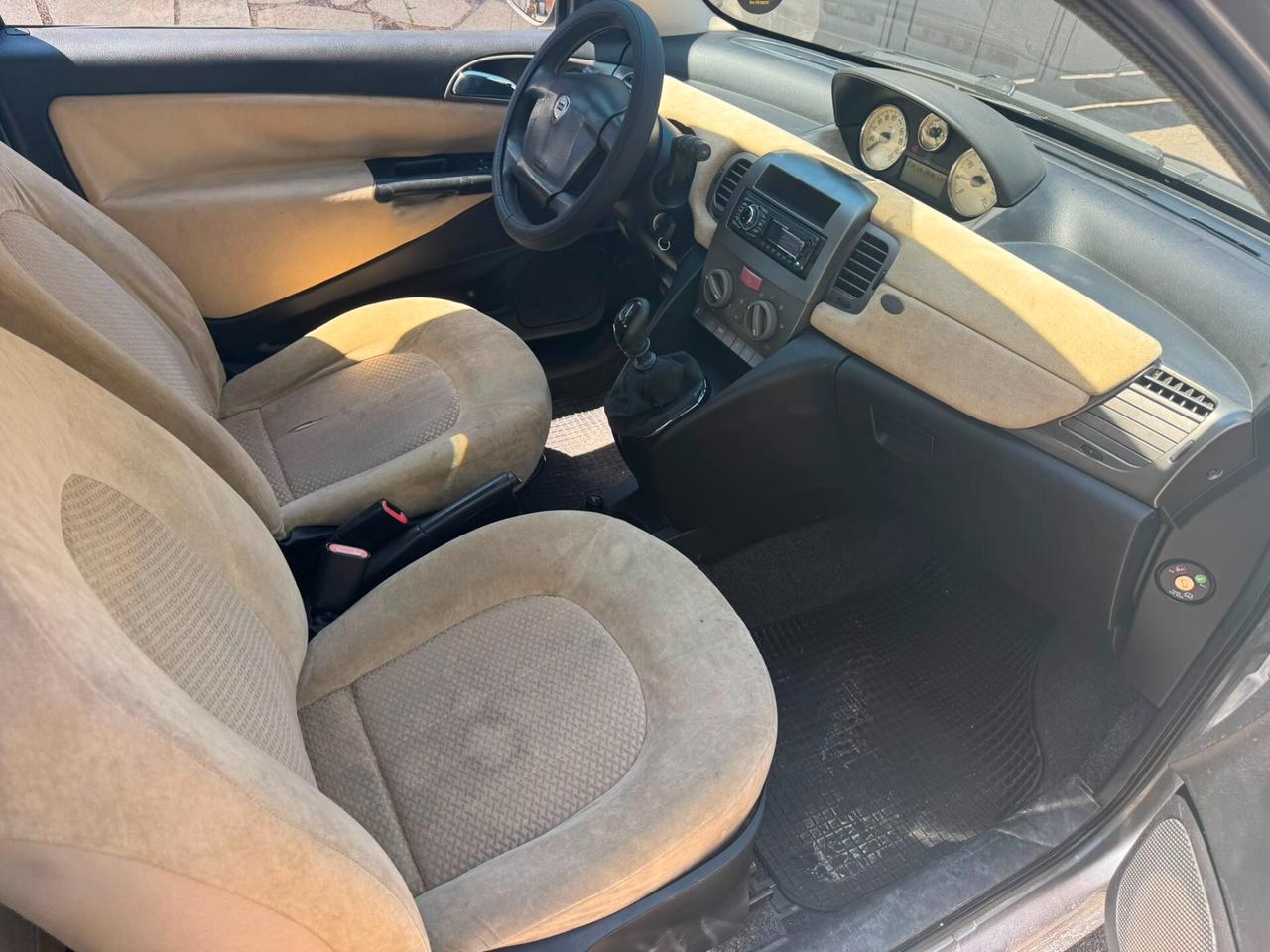 Lancia Ypsilon 1.2 16V