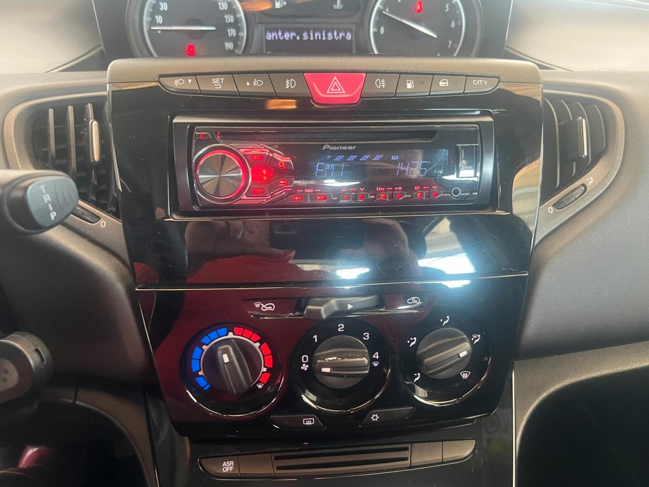 Lancia Ypsilon 0.9 TwinAir 85 CV 5 porte Metano Ecochic Gold OK NEOPATENTATI