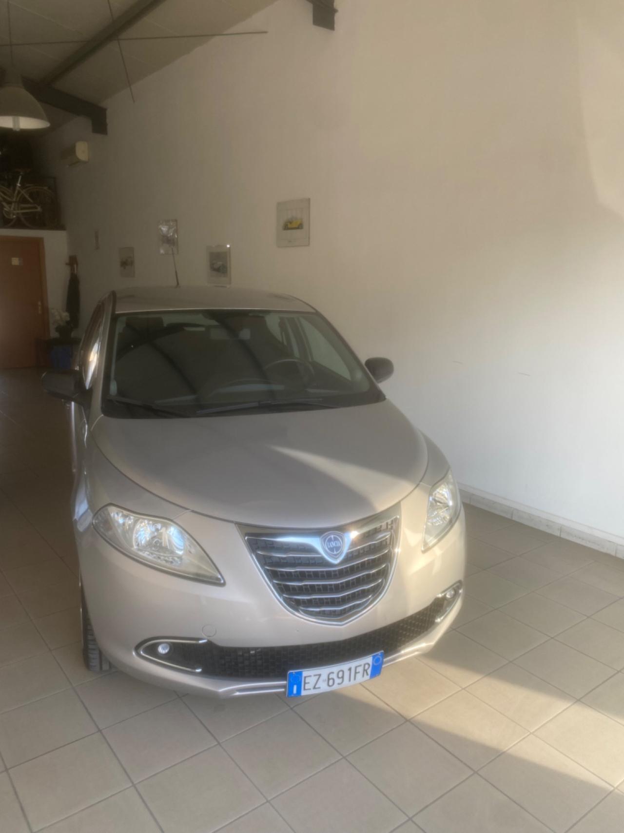 Lancia Ypsilon 1.3 MJT 16V 95 CV 5 porte S&S Silver