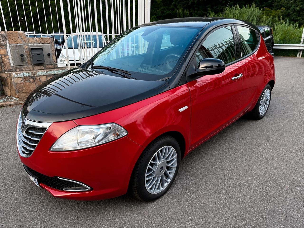 LANCIA Ypsilon 1.2 69 CV 5p. S&S Black&Red