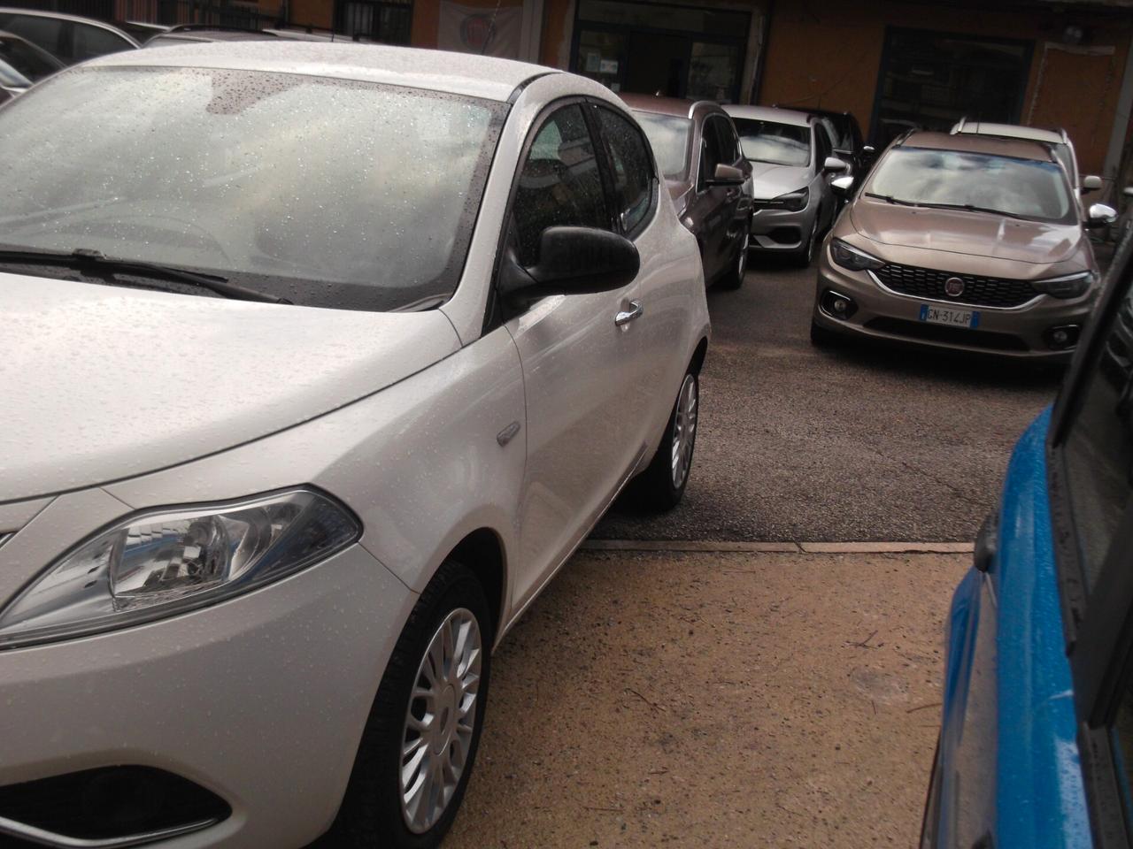 Lancia Ypsilon 1.2 69 CV 5 porte GPL Ecochic Silver