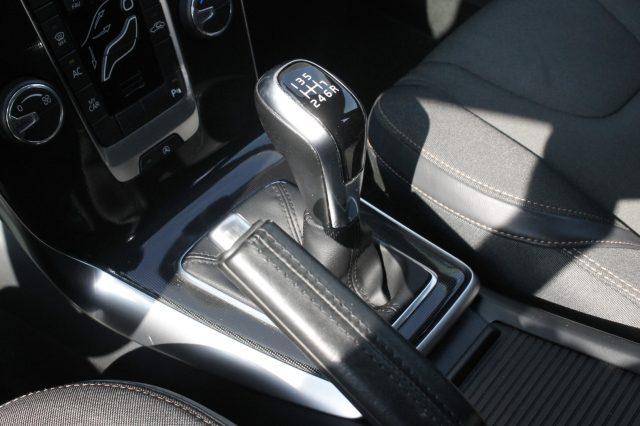 VOLVO V40 Cross Country D2 Business FULL-LED