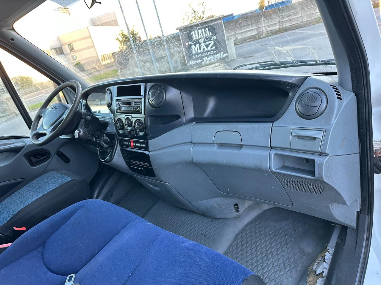 Iveco 35c15 con pedana