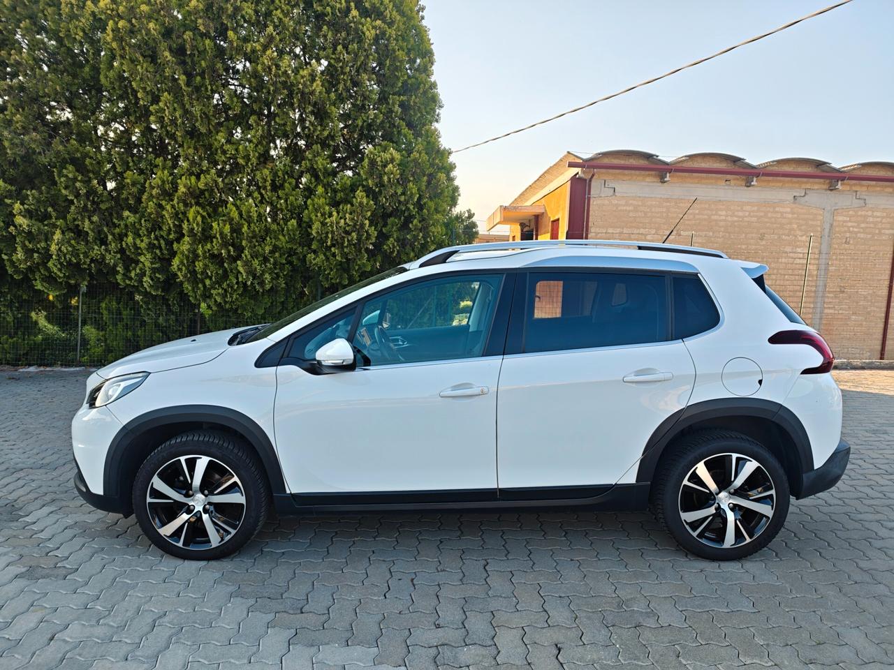 Peugeot 2008 BlueHDi 100 S&S Allure