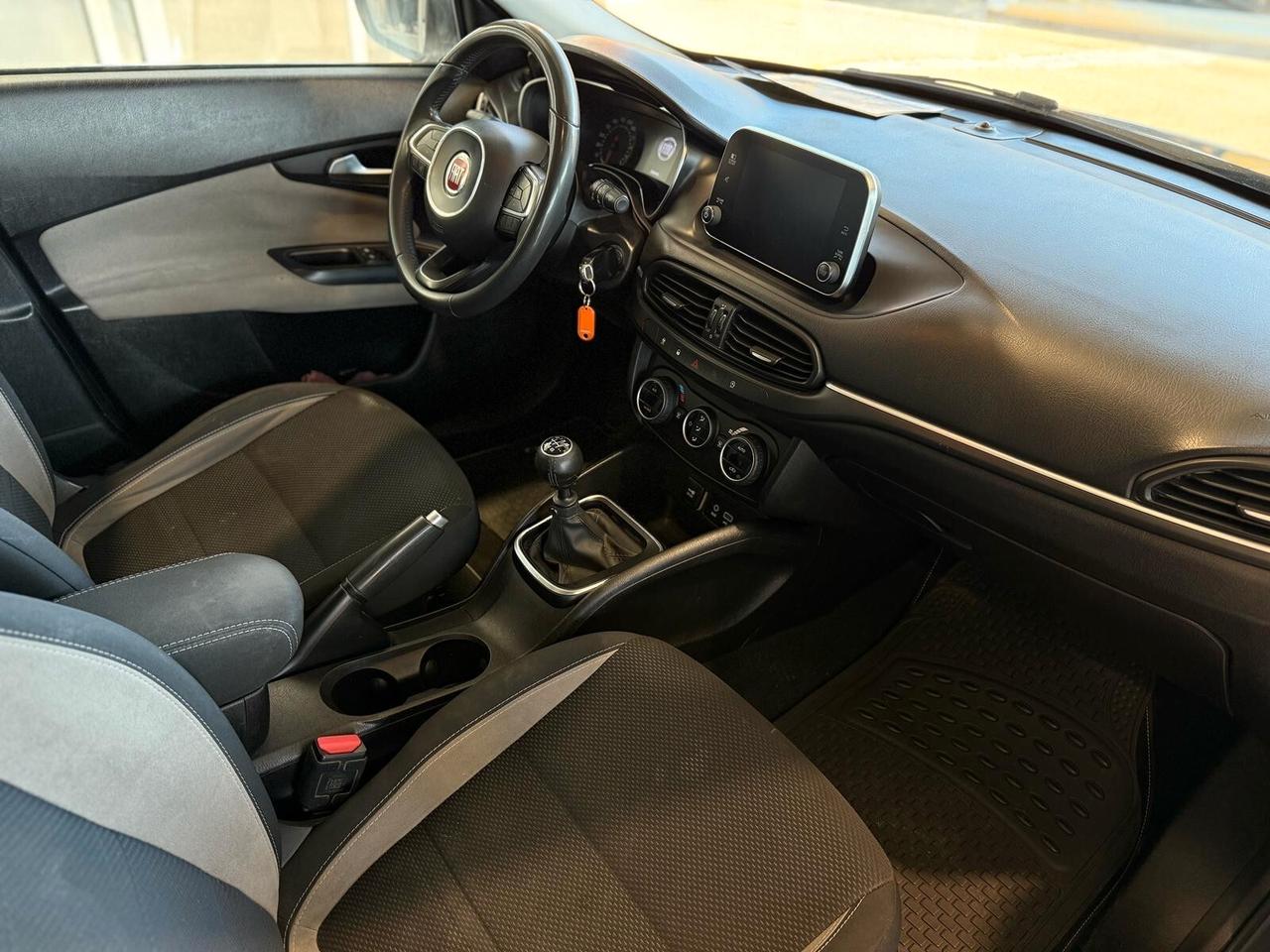 Fiat Tipo 1.6 Mjt con carrello rimorchio