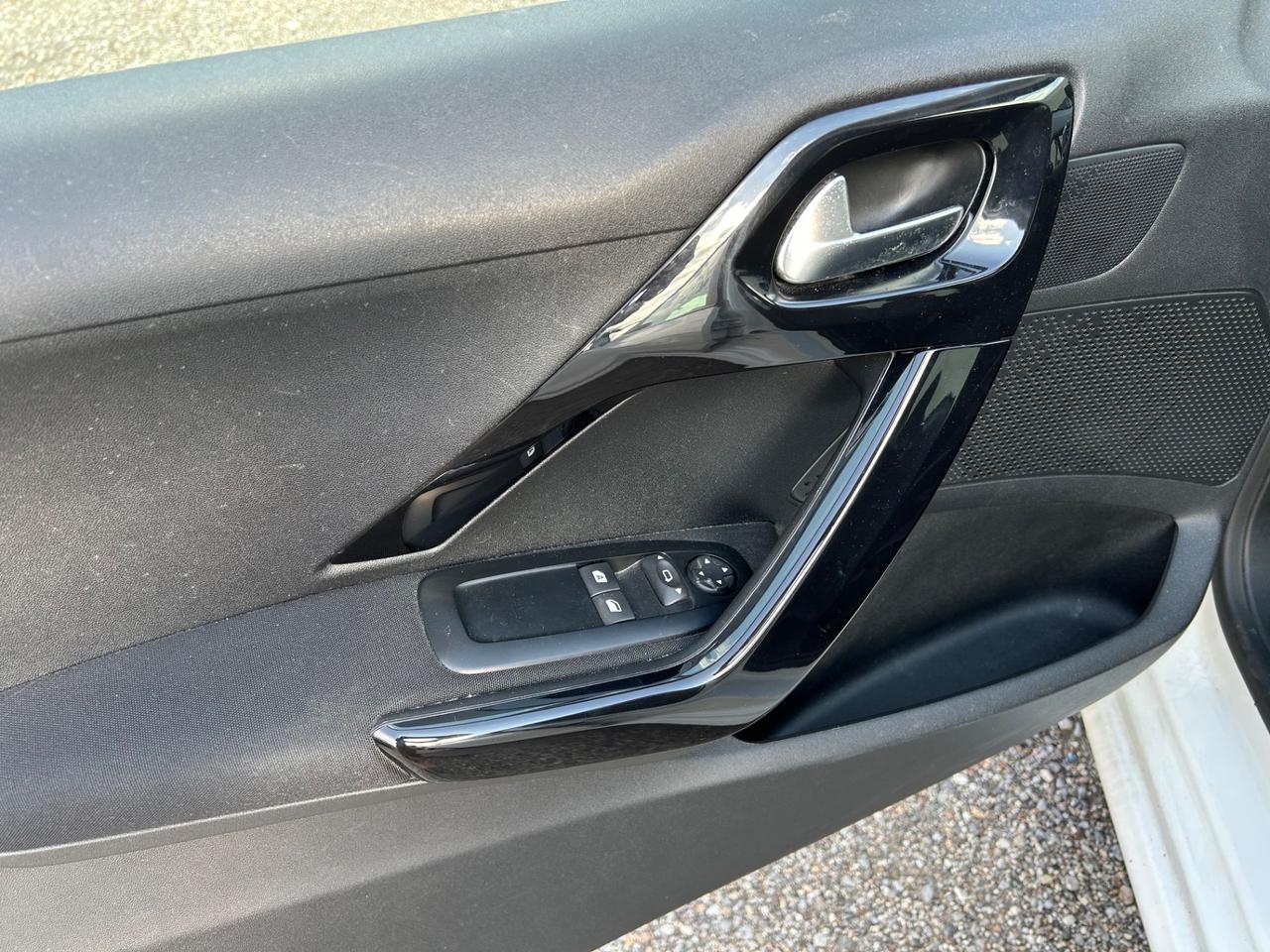 Peugeot 208 1.2 VTi 82 CV 5 porte