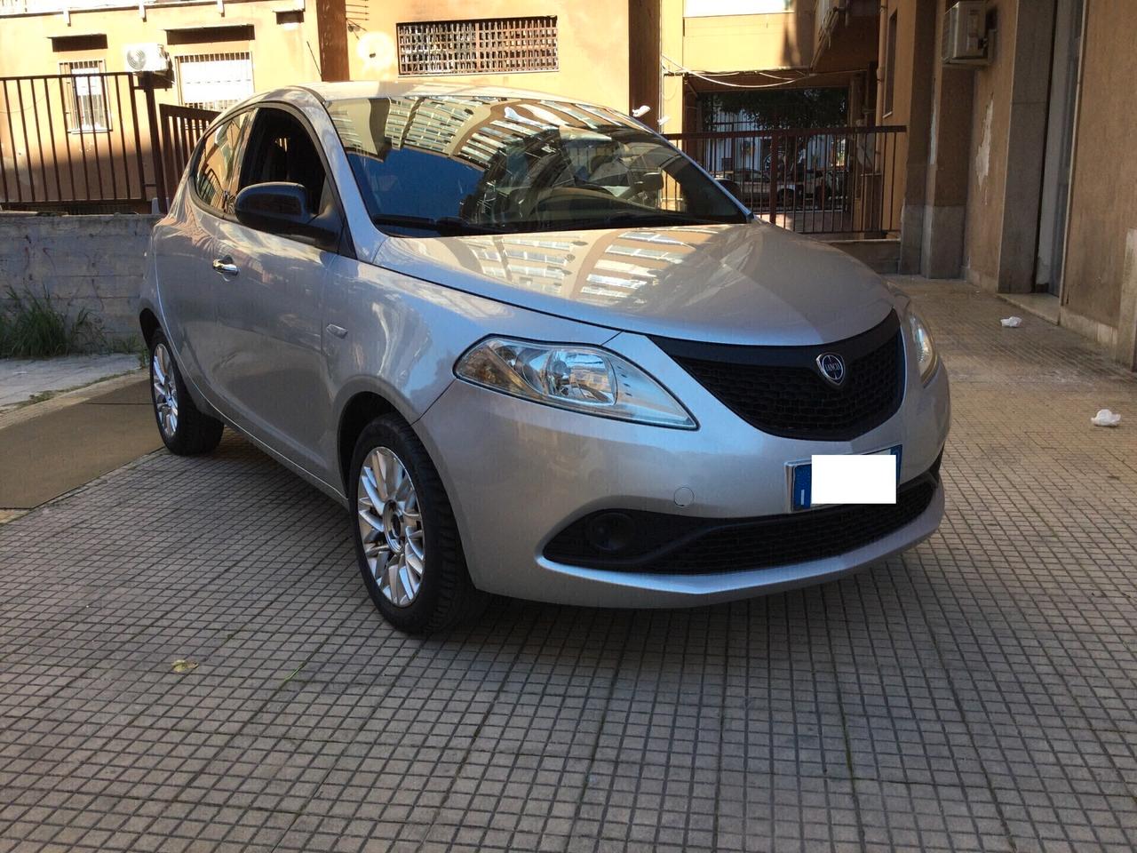 Lancia Ypsilon 1.2 69 CV 5 porte Gold