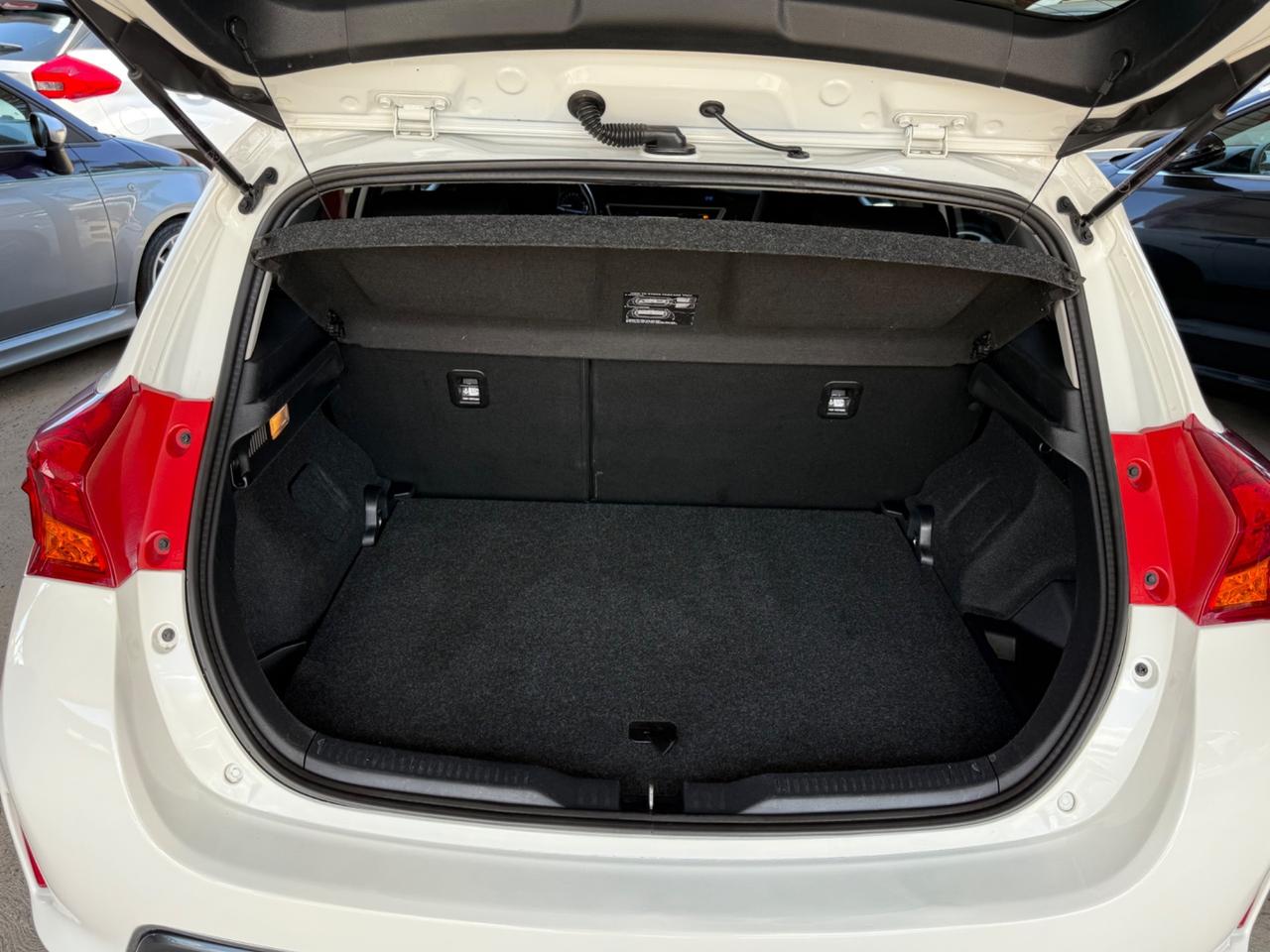 Auris 1.8 Hybrid Lounge-unipro-rate-