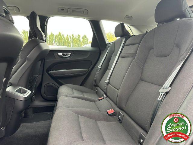 VOLVO XC60 B4 (d) AWD Geartronic Momentum