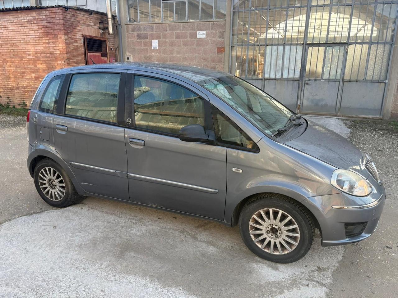 Lancia MUSA 1.4 8V Ecochic (GPL) Gold 2012 207.000 KM