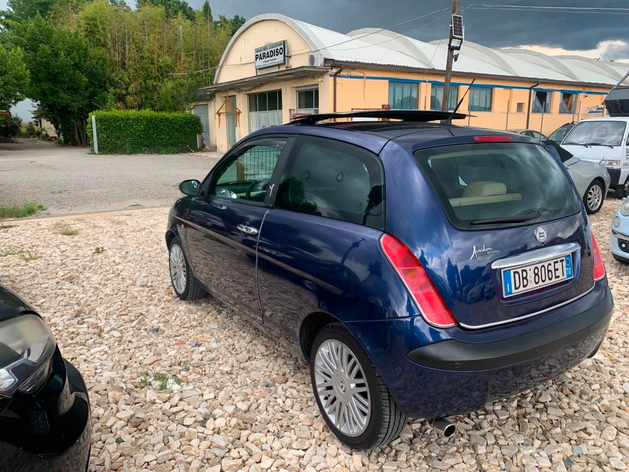 Lancia Ypsilon 1.4 16V Platino