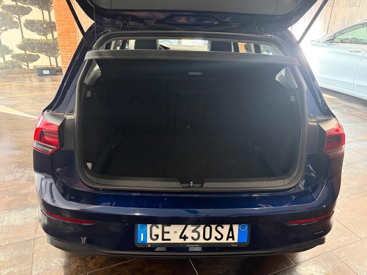 Volkswagen Golf 1.5 eTSI 130 CV EVO ACT DSG R-Line