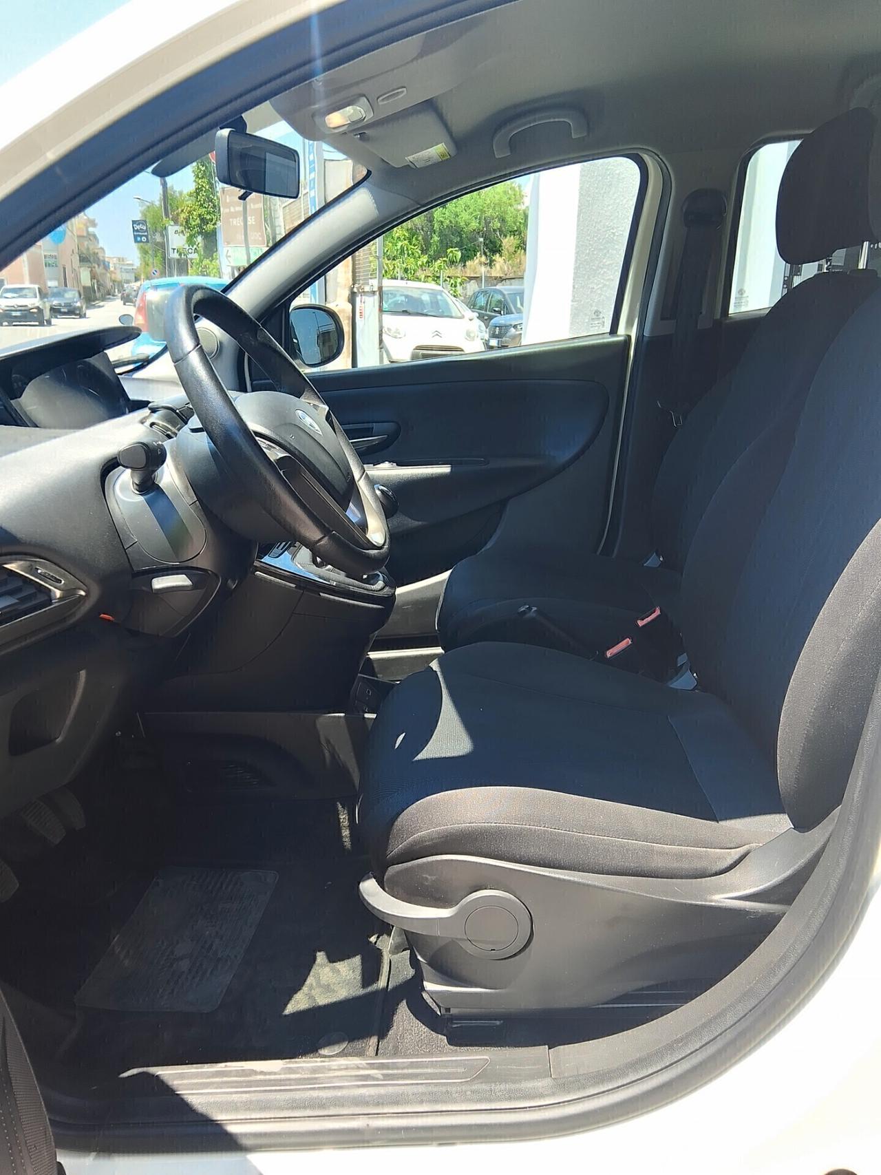 Lancia Ypsilon 1.2 69 CV 5 porte S&S Platinum