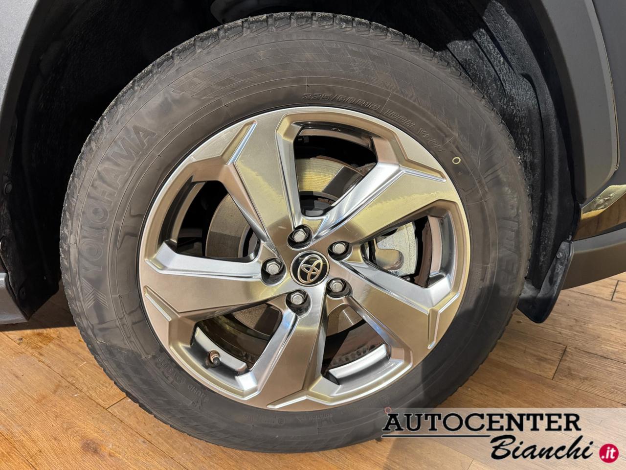 Toyota RAV4 2.5 vvt-ie h Lounge 2wd 218cv e-cvt