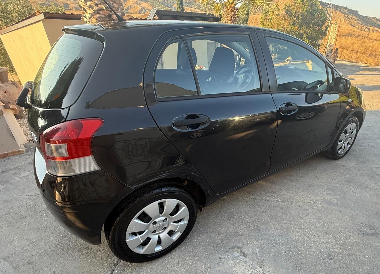 Toyota Yaris 1.0 5 porte