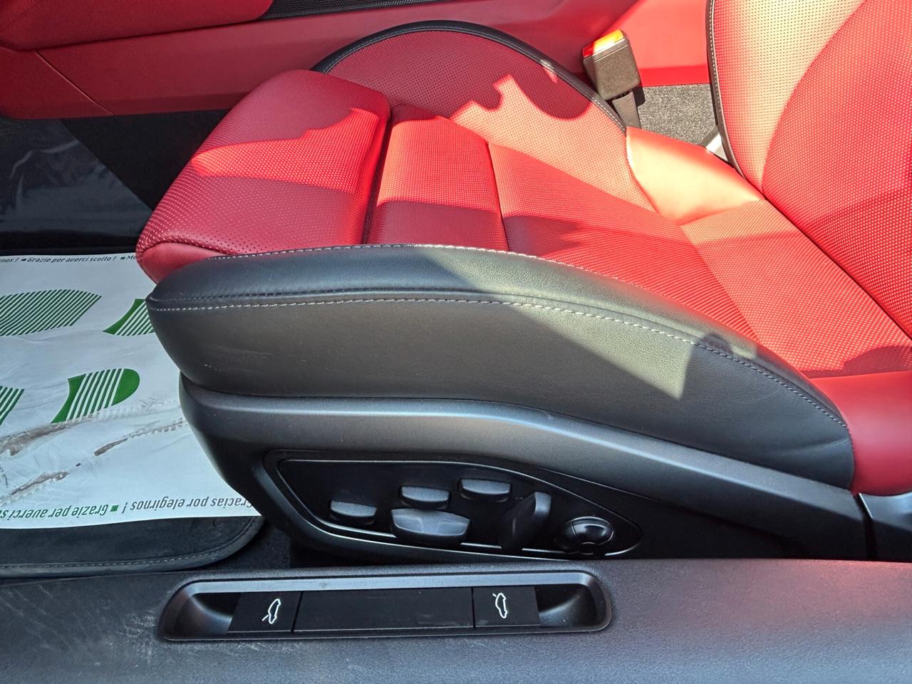 Porsche 992.2 911 Cabrio 3.6 Carrera 4 GTS auto 541 CV