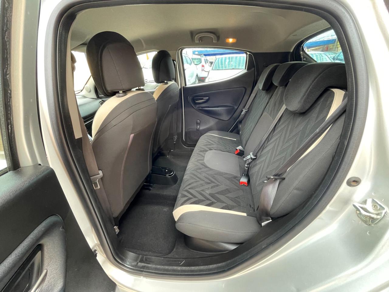 Lancia Ypsilon 1.2 69 CV 5 porte Gold