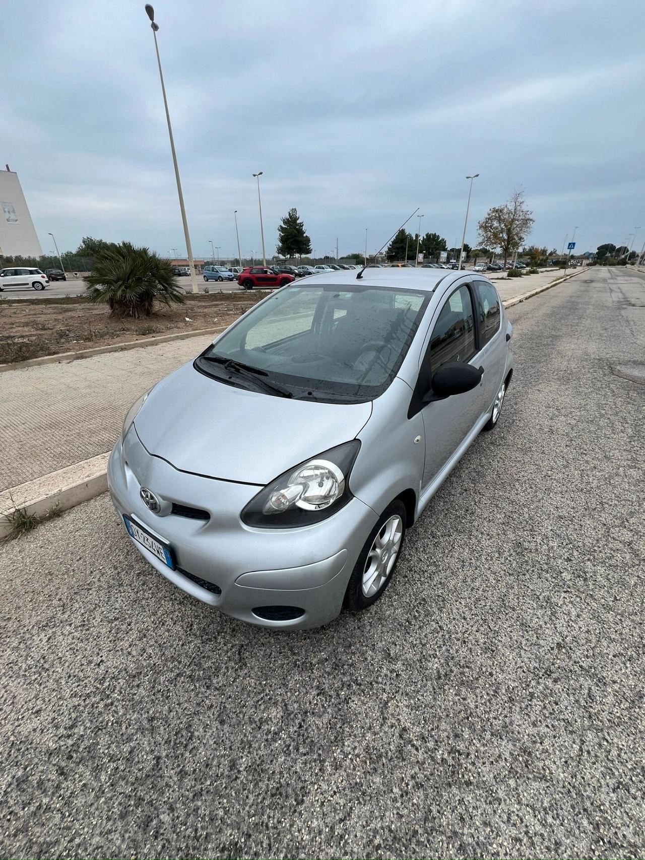 Toyota Aygo 1.0 12V 5 porte Sol NEOPATENTATI