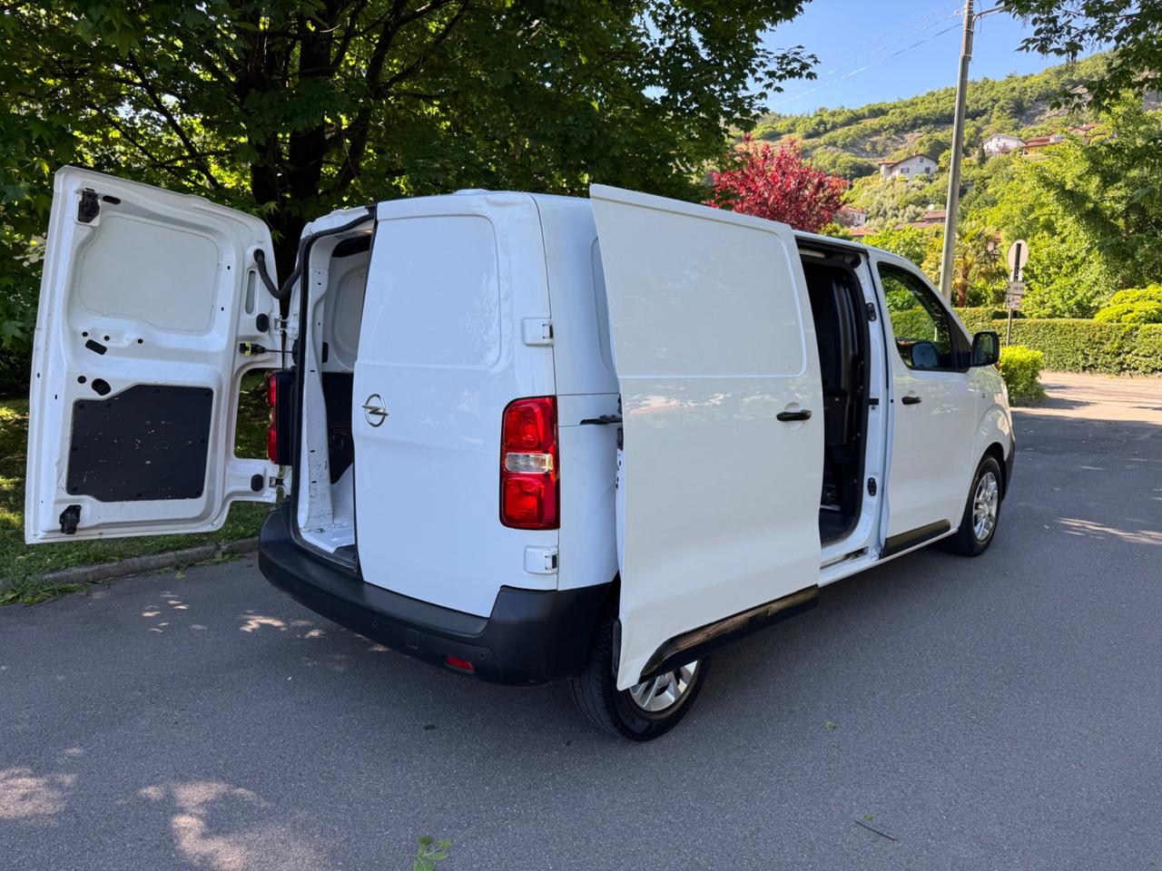 Opel vivaro 2.0 diesel manuale euro6d consumi bassi