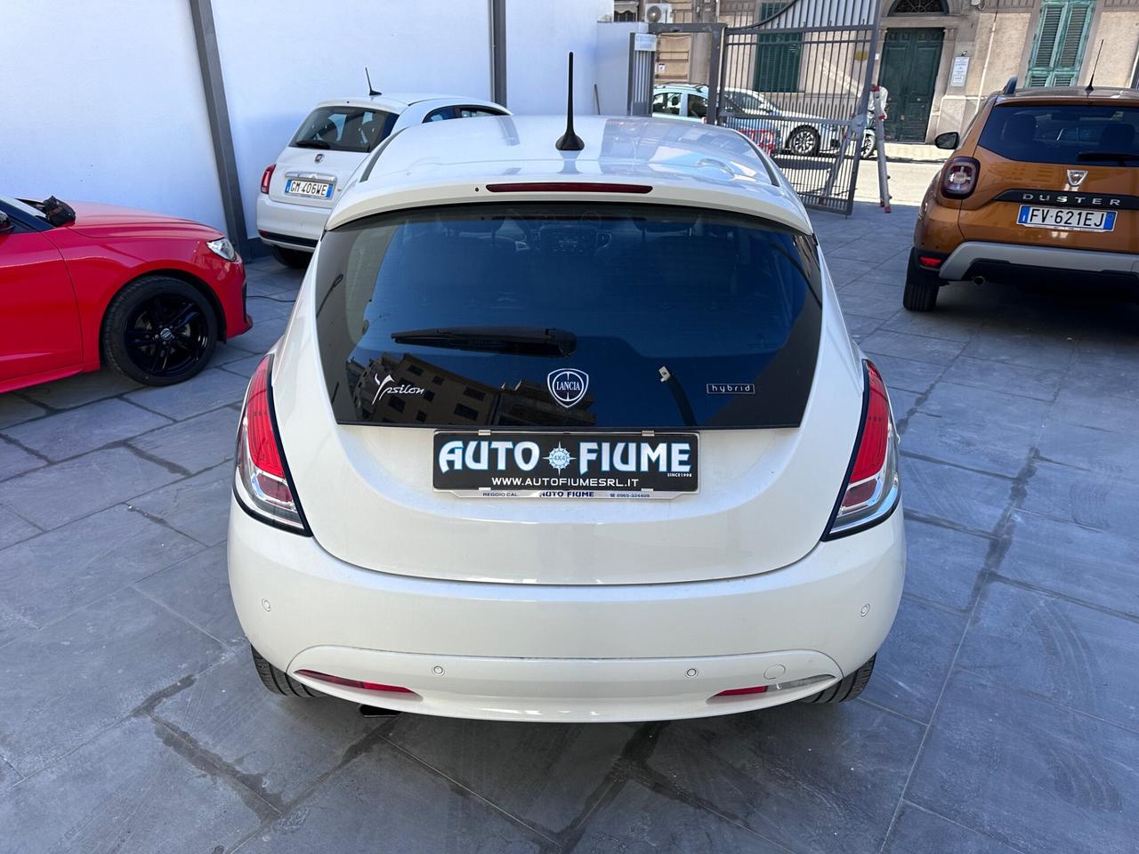 Lancia Ypsilon 1.0 FireFly 5 porte S&S Hybrid Ecochic Silver