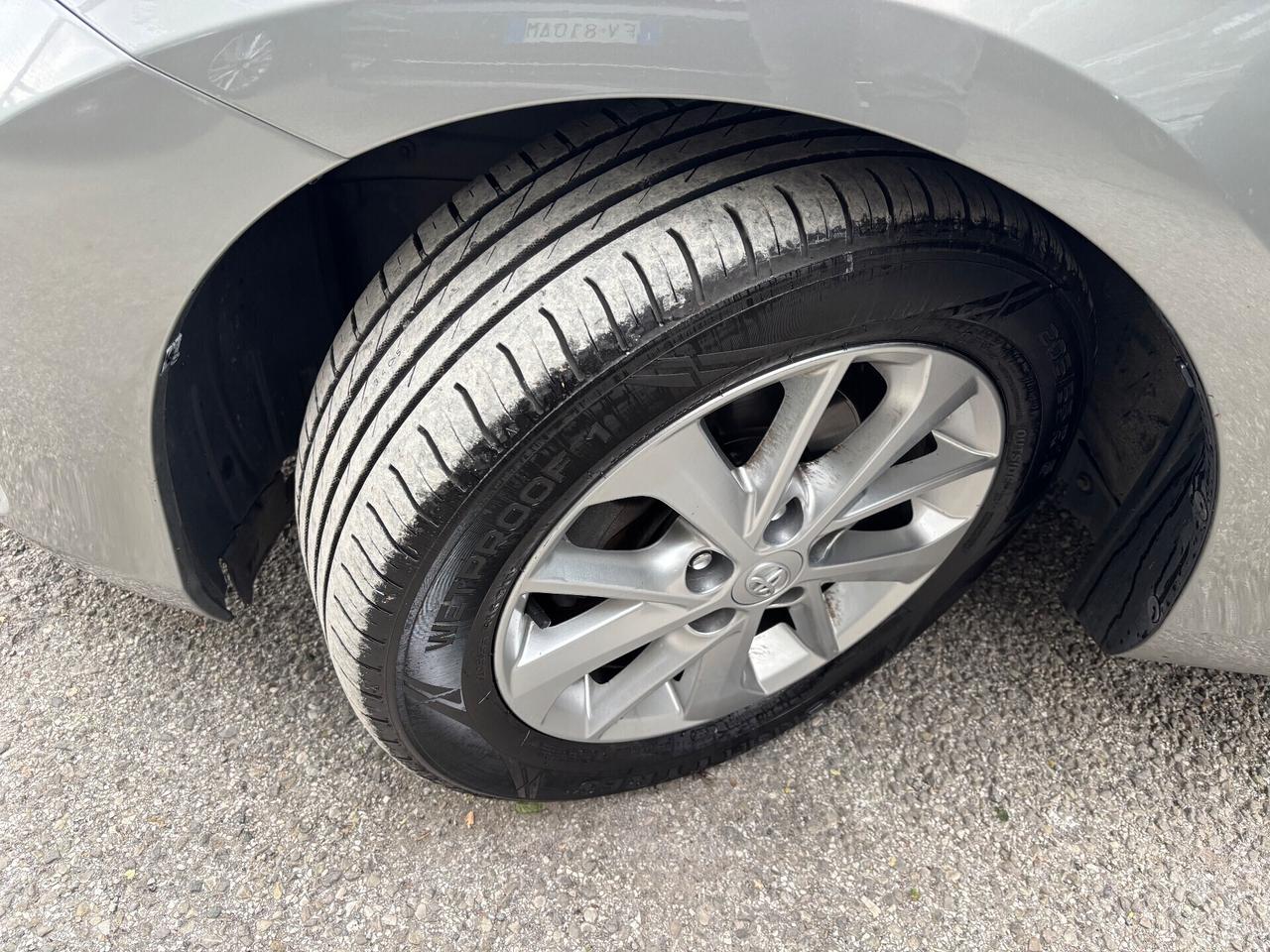 Toyota Auris 1.4 D-4D 5 porte ok neopatentati