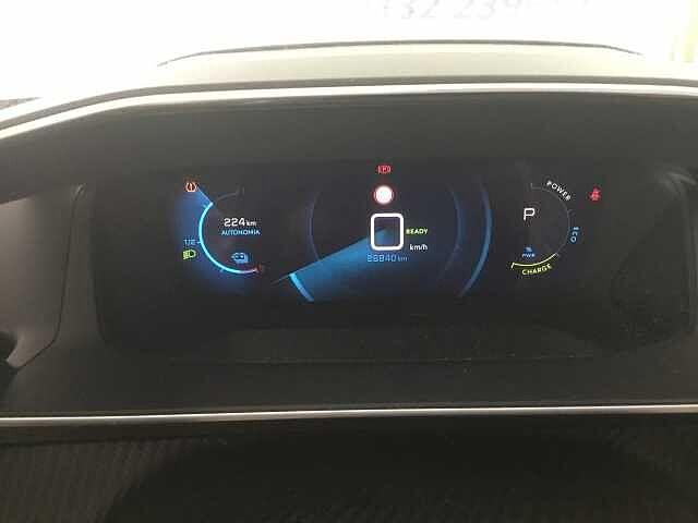 Peugeot 2008 Allure Pack motore elettrico 136 CV - Usata