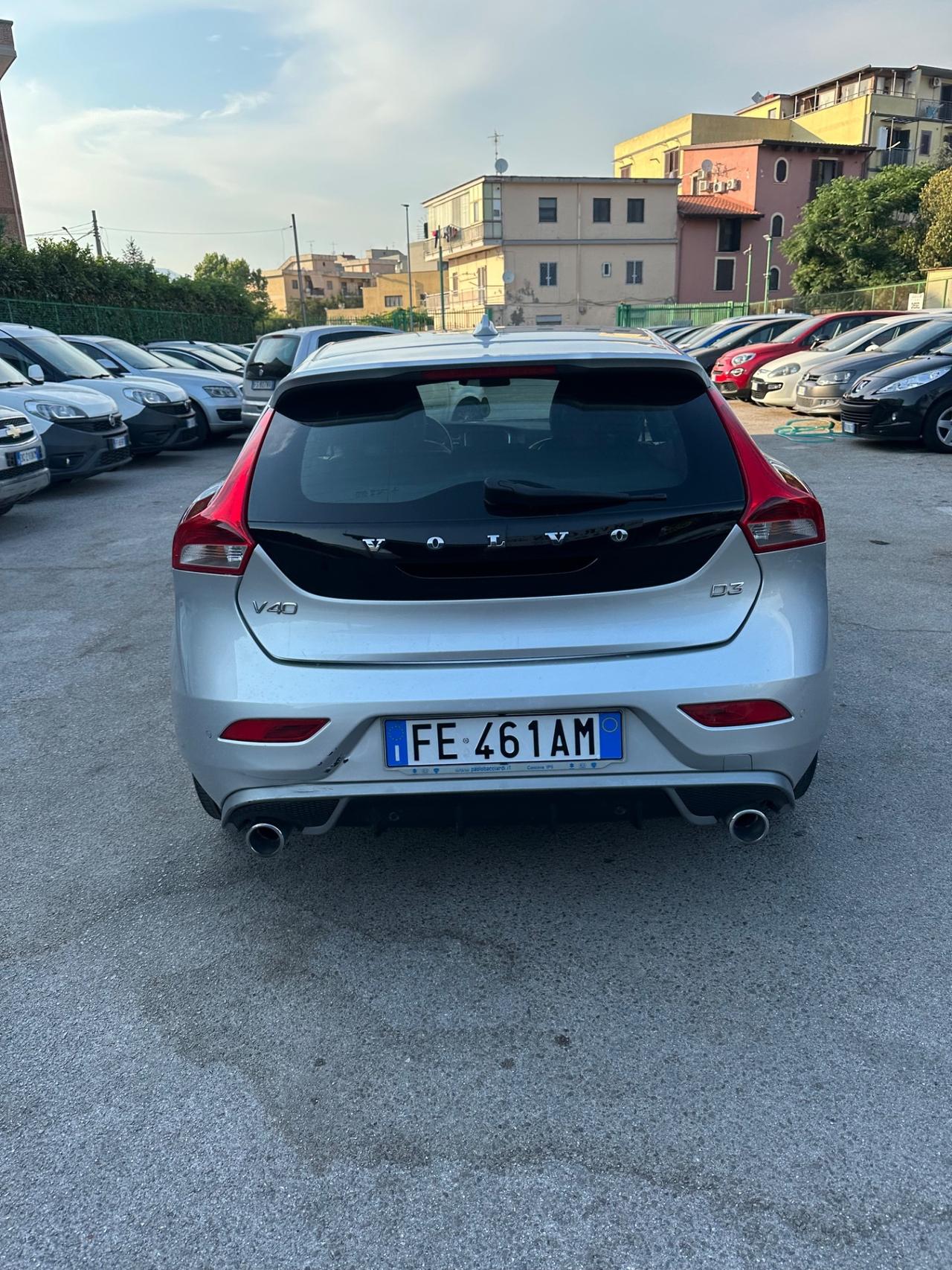 Volvo V40 D4 R-design Momentum