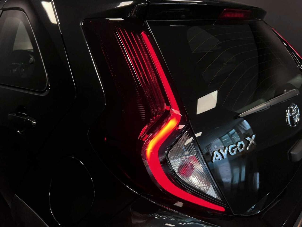 TOYOTA AYGO X 1.0 VVT-I 72 CV ACTIVE KM0