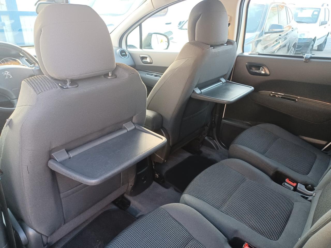 Peugeot 5008 1.6 HDi 115CV Allure 7 POSTI