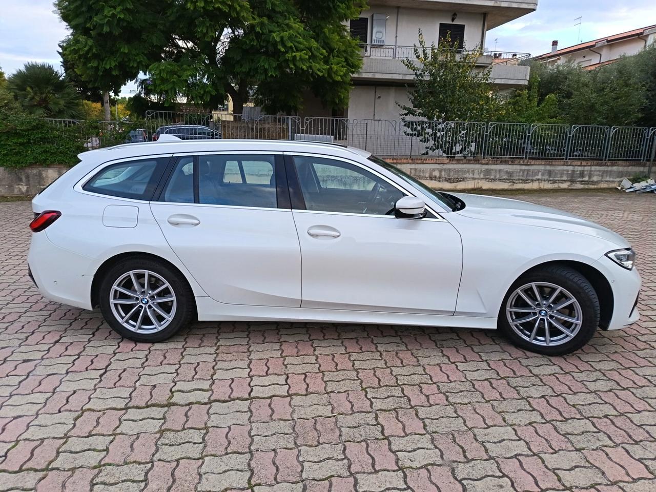 Bmw 320 320d xDrive Touring Luxury