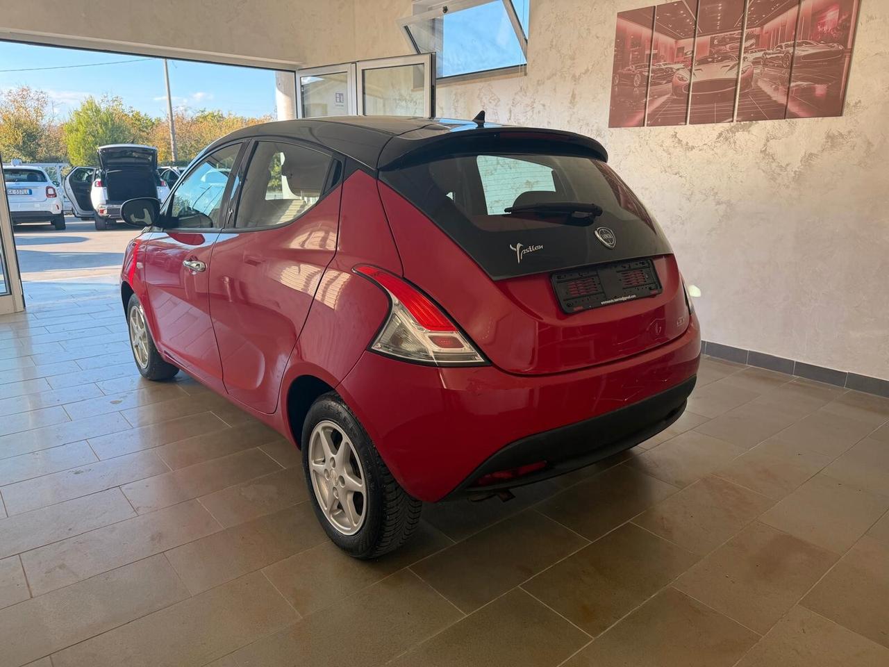 Lancia Ypsilon 1.2 69 CV 5 porte S&S Black&Red