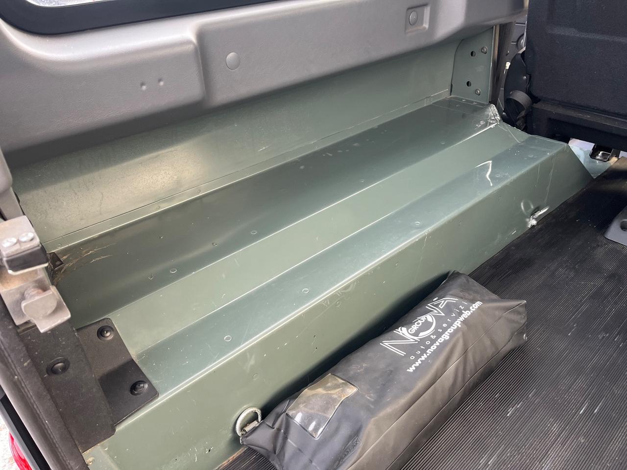 Land Rover Defender 110 2.4 TD4 Station Wagon SE