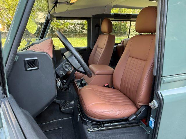 LAND ROVER Defender 90 2.4 TD4 Station Wagon S INTERNI IN PELLE