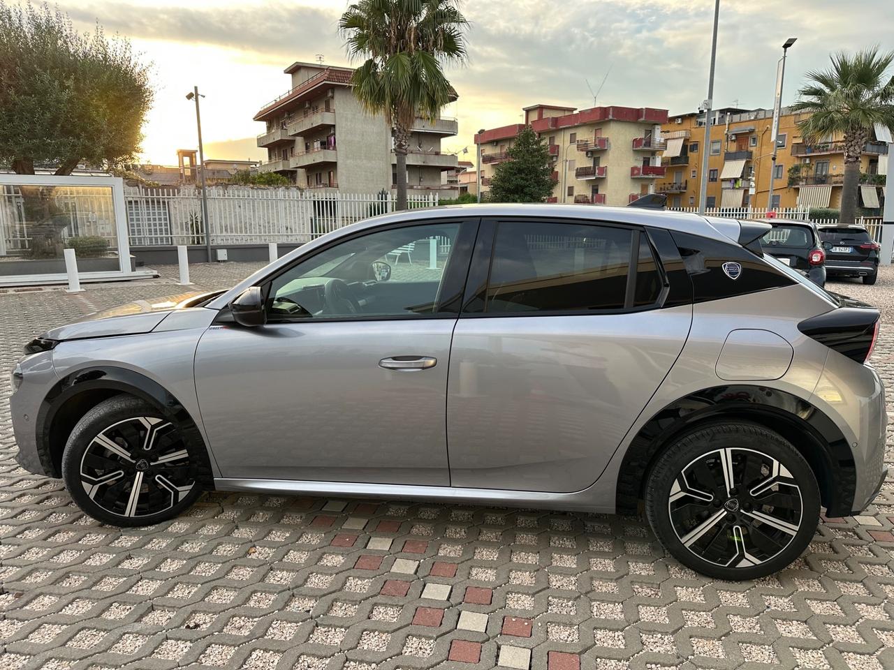 Lancia Ypsilon Hybrid e-DCT LX