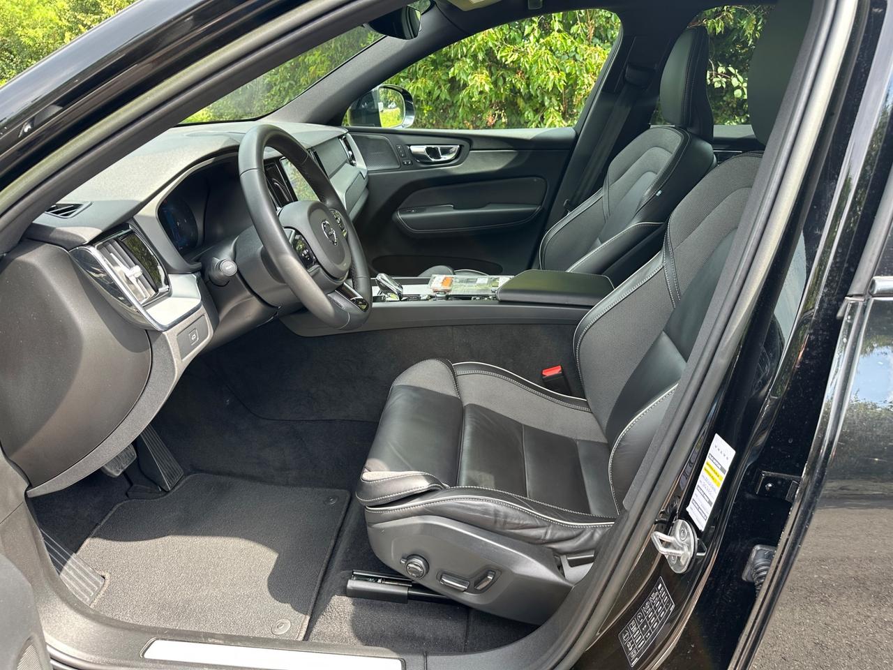 Volvo XC 60 B5 (d) AWD Ultimate Dark - 2023