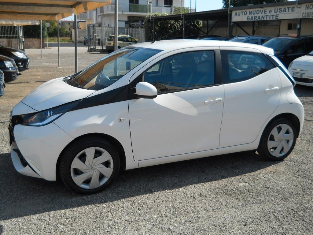 Toyota Aygo 1.0 VVT-i 69 CV 5 porte x-play automtica