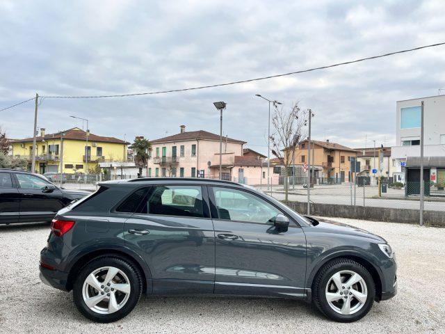 AUDI Q3 35 TFSI Business Advanced