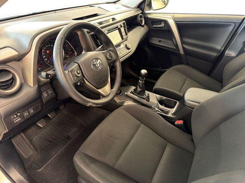 Toyota RAV4 2WD 2.0 D-4D (124CV) MT STYLE WHITE EDITION