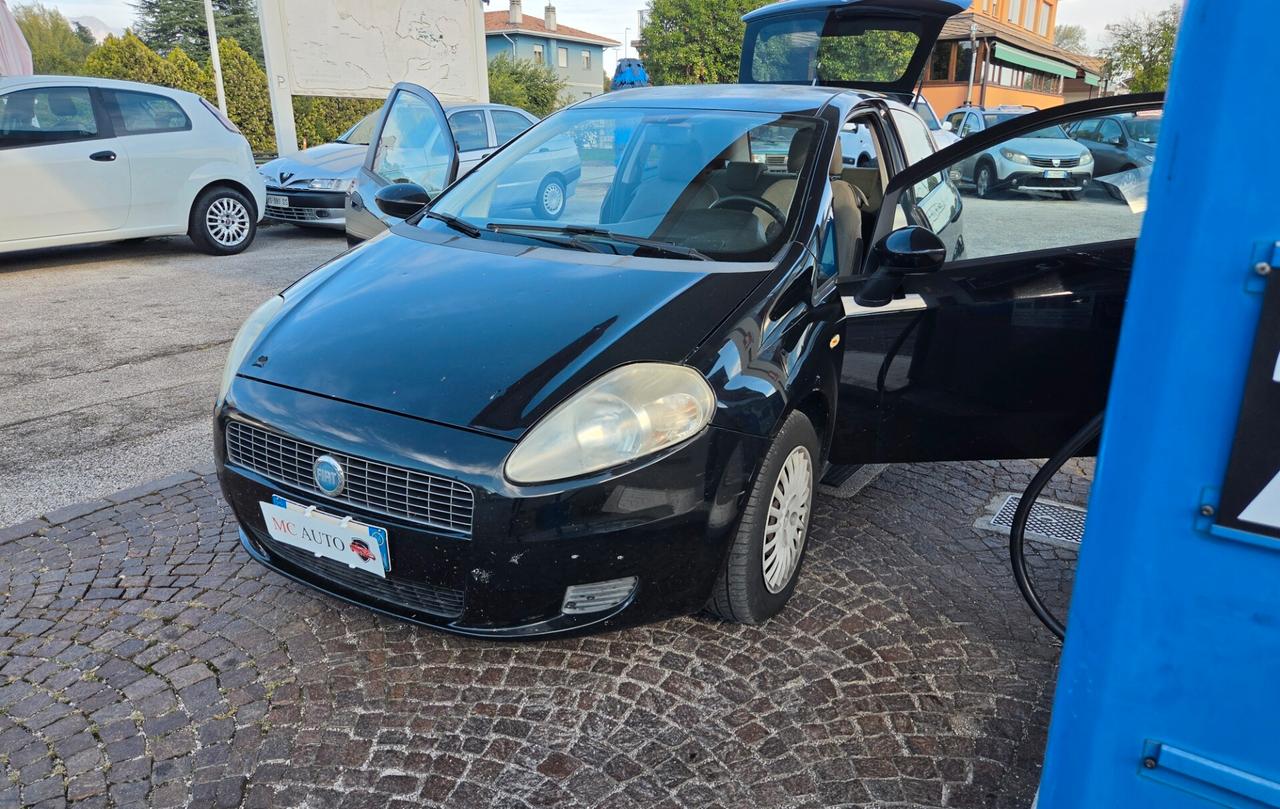 Fiat Grande Punto 1.3 MJT 75 CV 3 porte con 302.000km Neopatentati