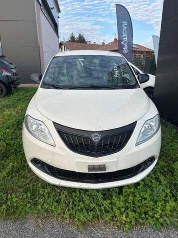 Lancia Ypsilon 1.0 FireFly Hybrid Oro