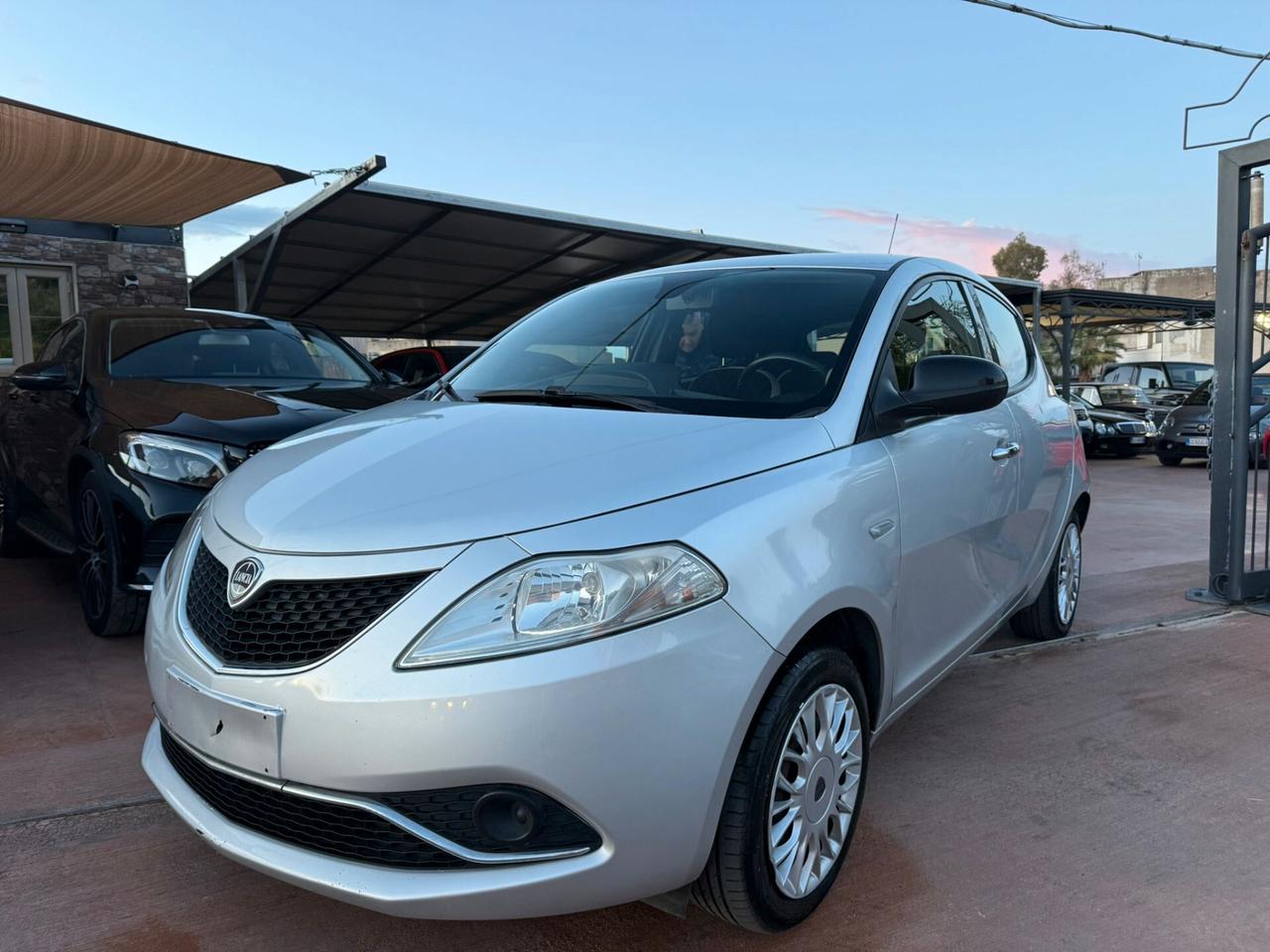Lancia Ypsilon 1.2 69 CV 5 porte Unyca