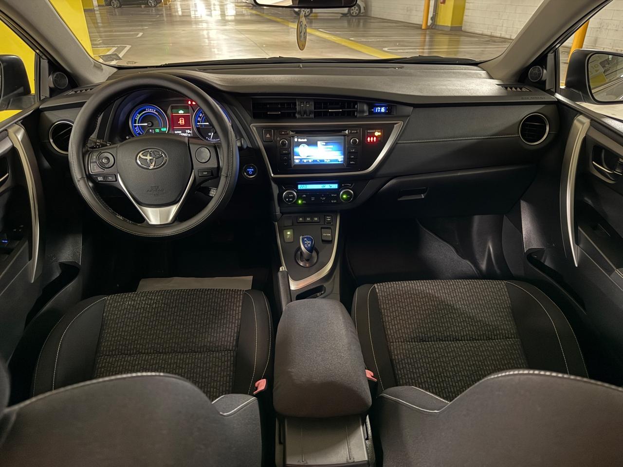 Toyota Auris Touring 1.8 Hybrid