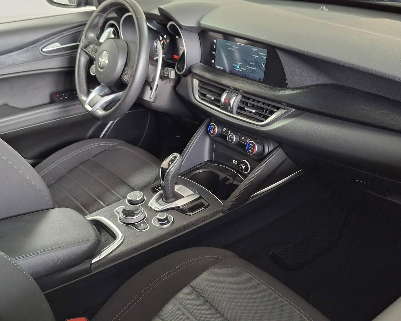 Alfa Romeo Stelvio 2.2 160 CV AT8 con gancio traino