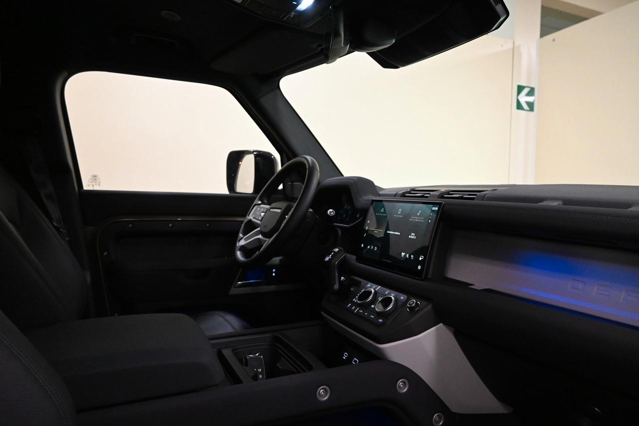 LAND ROVER Defender (2019) Defender 110 3.0D I6...